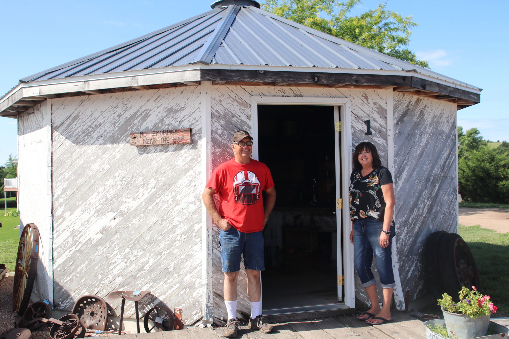 Pat and Lori grain bin